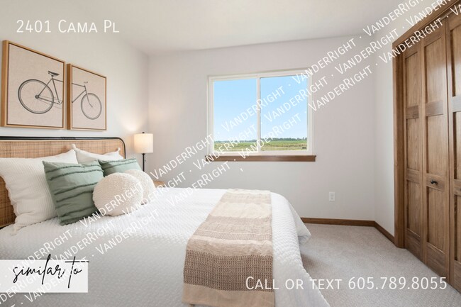 Building Photo - 2401 Cama Pl