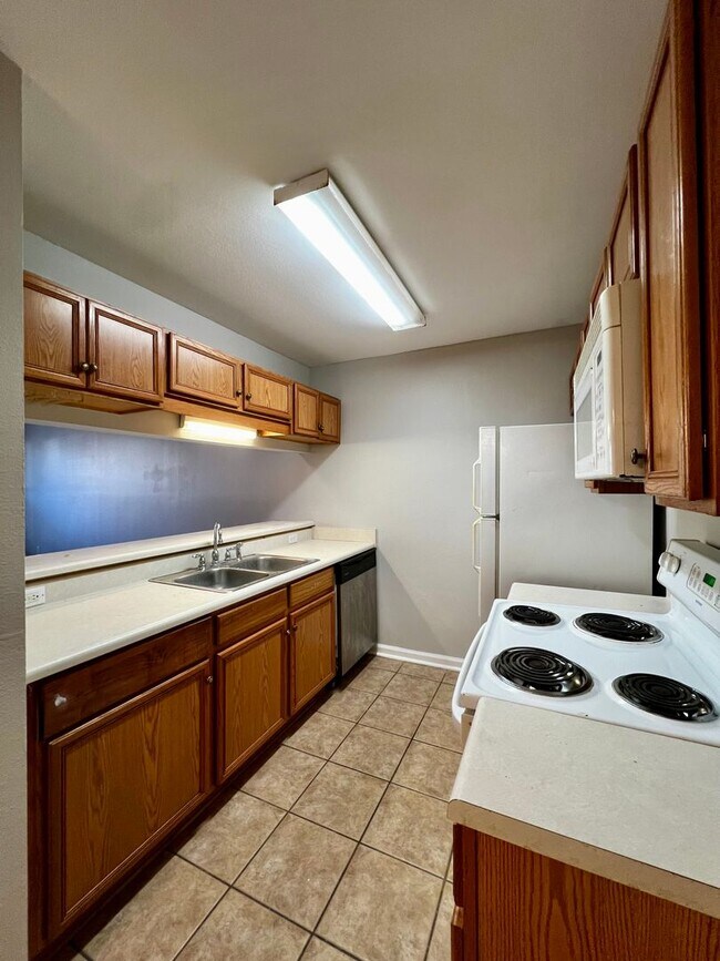 Building Photo - 2738 W Tharpe St