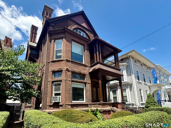 Building Photo - 392 Orange St