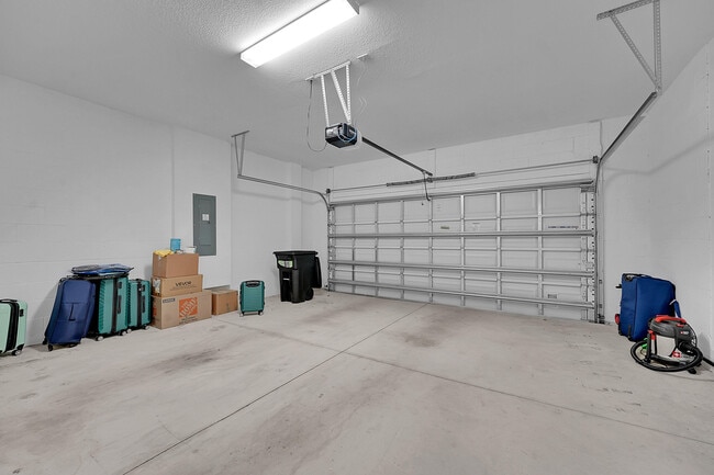 Building Photo - 9765 SW Meridian Wy