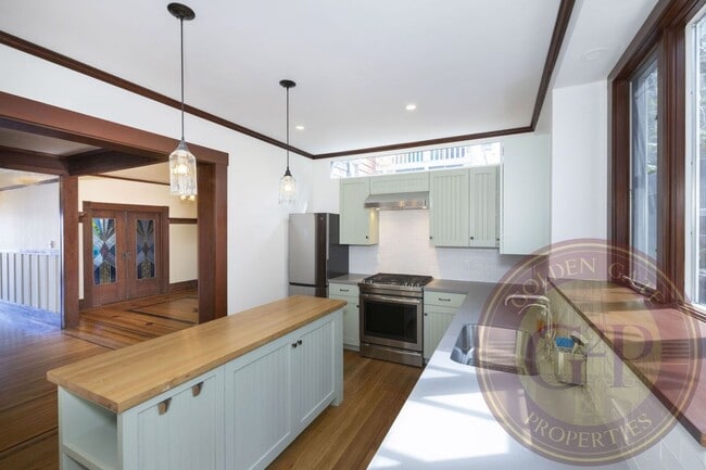 Building Photo - Potrero Hill - 3 BR, 2.5 BA House 1,388 Sq. Ft. - 3D Virtual Tour, Large Private Yard