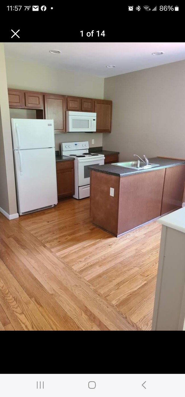 Building Photo - 121 Brunswick Rd