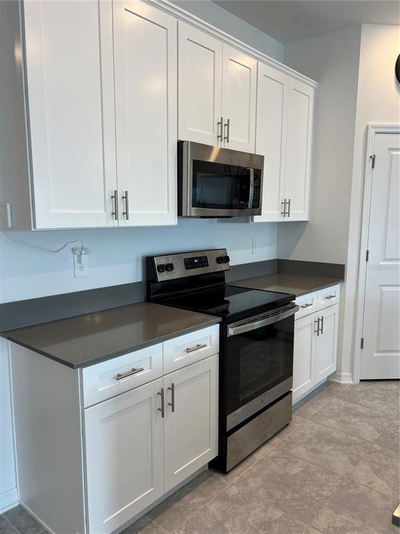 Building Photo - 688 Silver Palm Dr