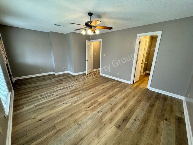 Building Photo - 402 Saddle Creek Dr