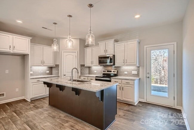 Building Photo - 170 Fairfield Dr