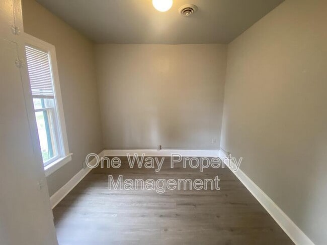 Building Photo - 321 3rd St