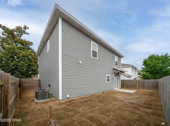Building Photo - 2608 Laurel Dr