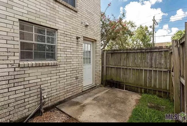 Building Photo - 1704 Brightside Dr