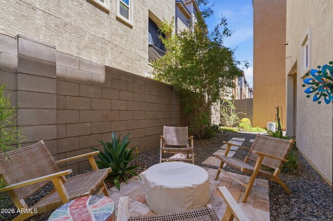 Building Photo - 674 W Flintlock Way