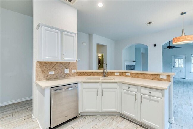 Building Photo - 7805 Huddleston Ln