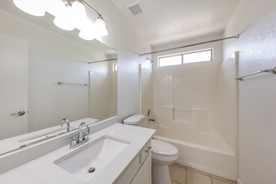 Building Photo - 11322 W Loren Ln