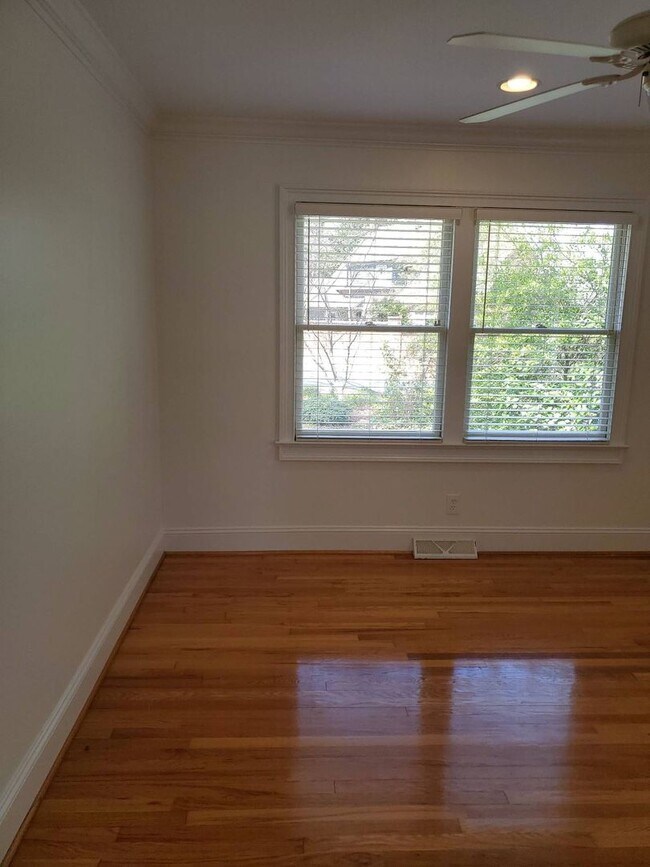 Building Photo - Spacious home in the Augusta Road Community - Lawn care included!