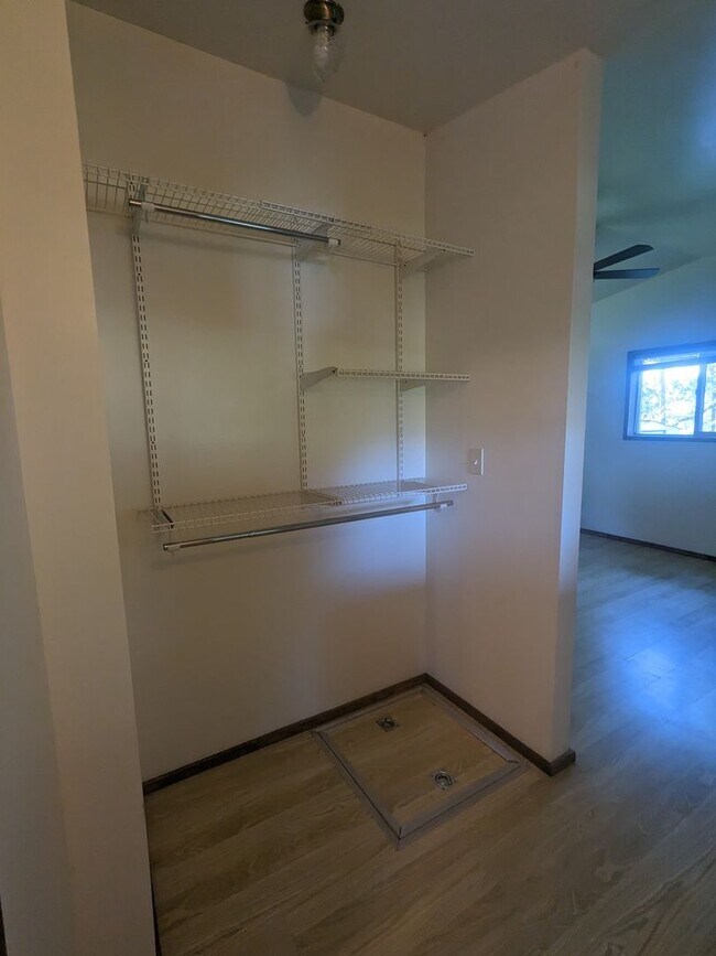 Building Photo - 710 Wolf Valley Dr