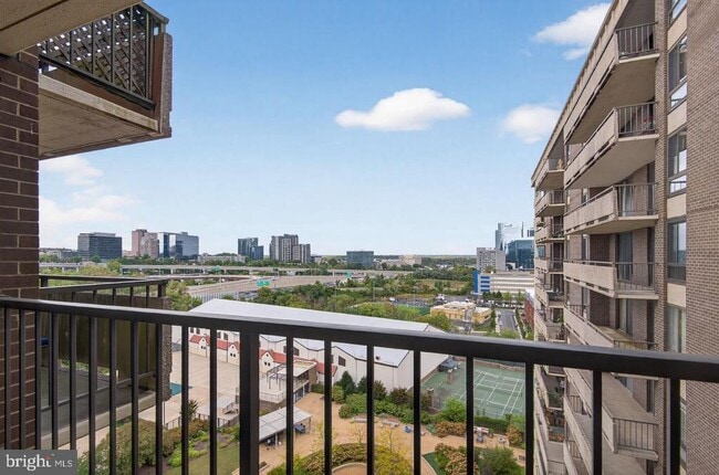 Building Photo - 1800 Old Meadow Rd