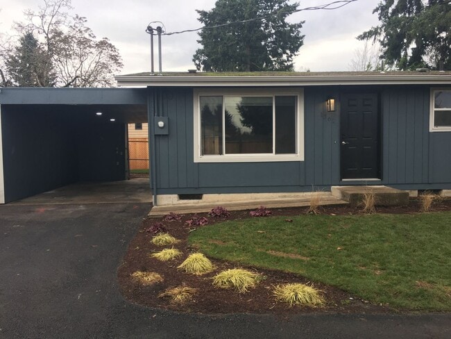 Building Photo - Lanson01