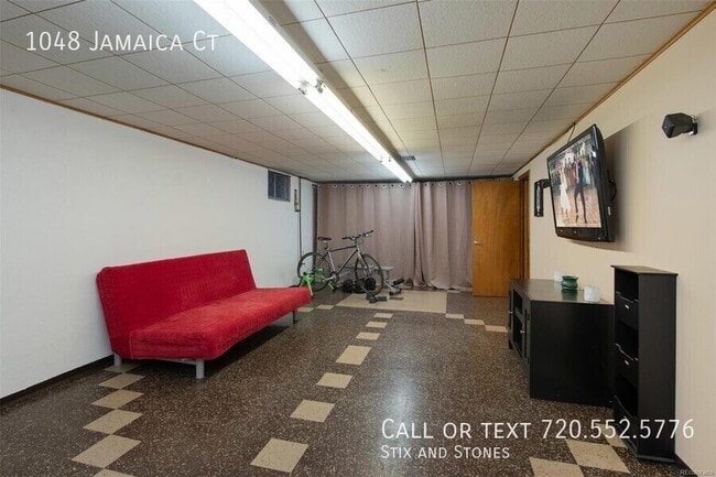 Building Photo - 1048 Jamaica Ct