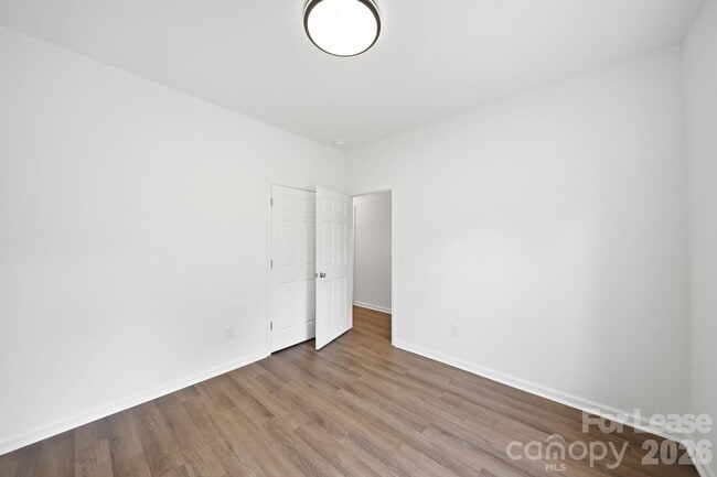 Building Photo - 1533 S Battleground Ave