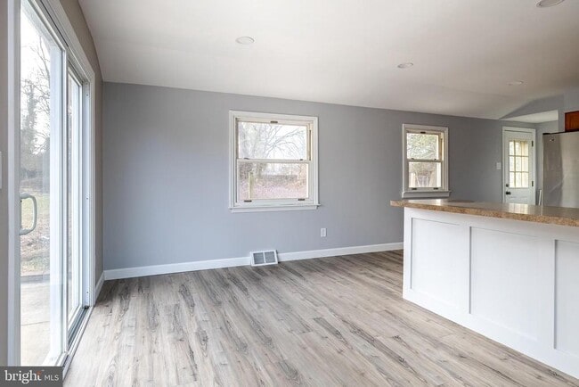 Building Photo - 130 Pulaski Ave