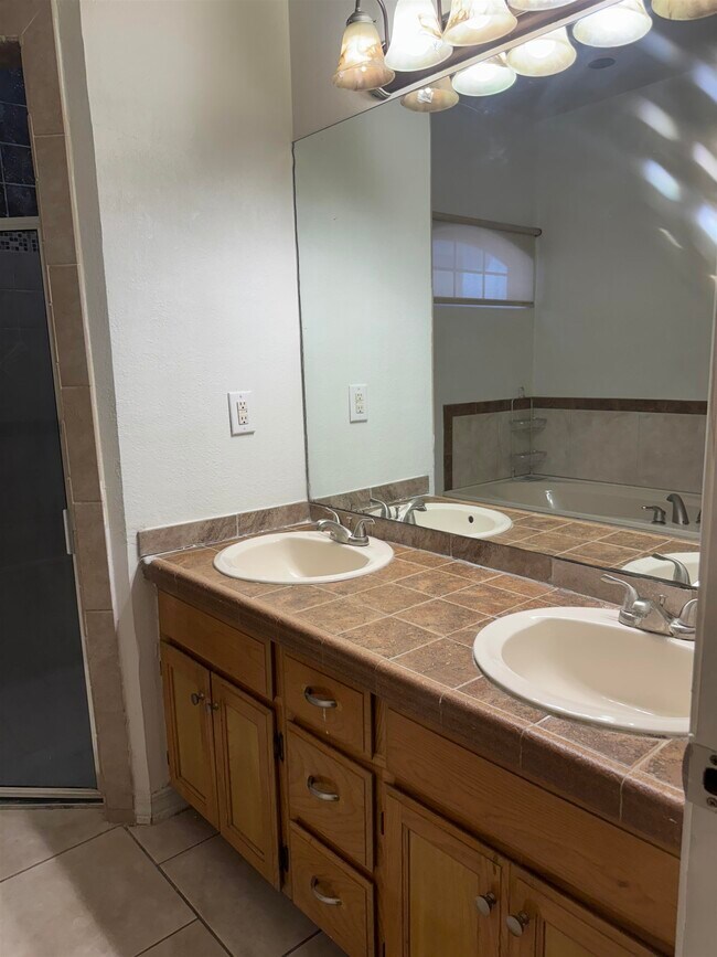 Building Photo - 9810 Spindrift Dr