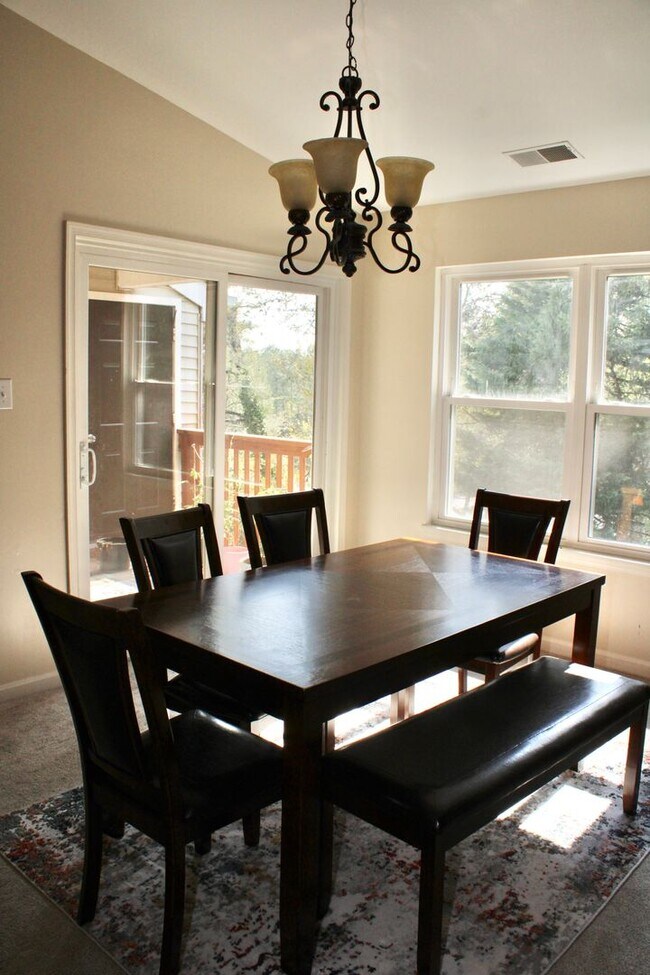 Building Photo - Charming 2 Bedroom/1 Bathroom Condo in Halethorpe, MD!