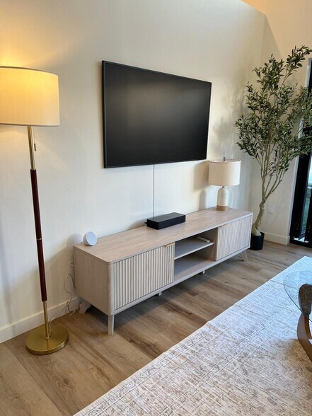 Building Photo - 233 Ashland Ave