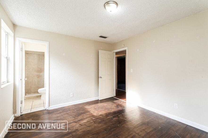 Building Photo - 1320 Bretta St