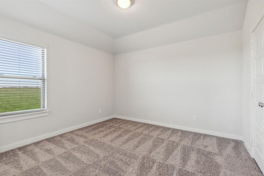 Building Photo - 907 Hazel Dr