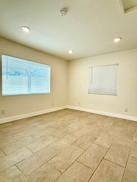 Building Photo - 6515 White Oak Ave
