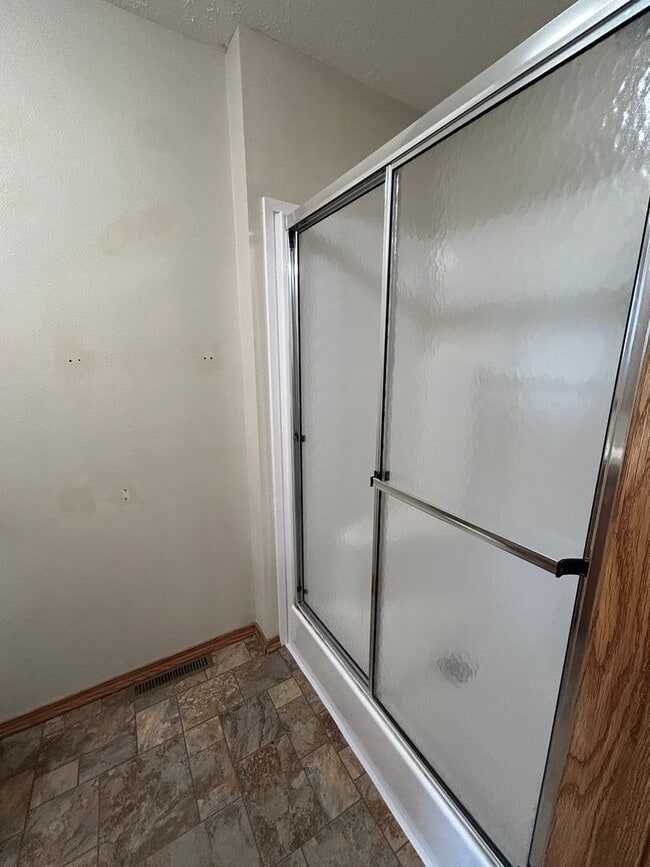Building Photo - Cute 3 bedroom Duplex for Rent!