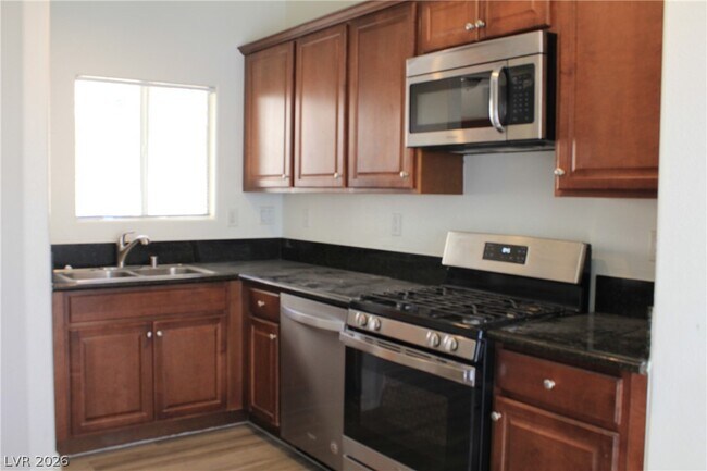 Building Photo - 1050 E Cactus Ave