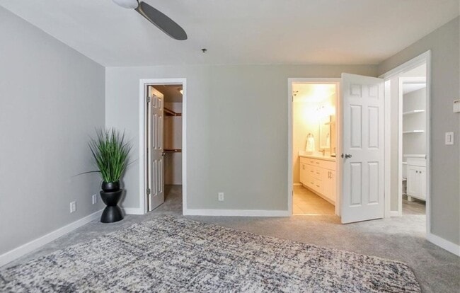 Building Photo - 3 Bed 2 Bath Condo is Available for Rent!