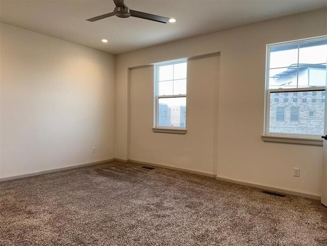 Building Photo - 575 S Fretz Ave