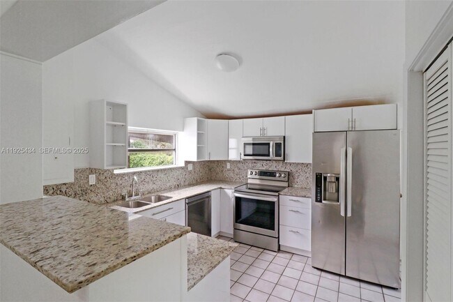 Building Photo - 4630 SW 13th Terrace