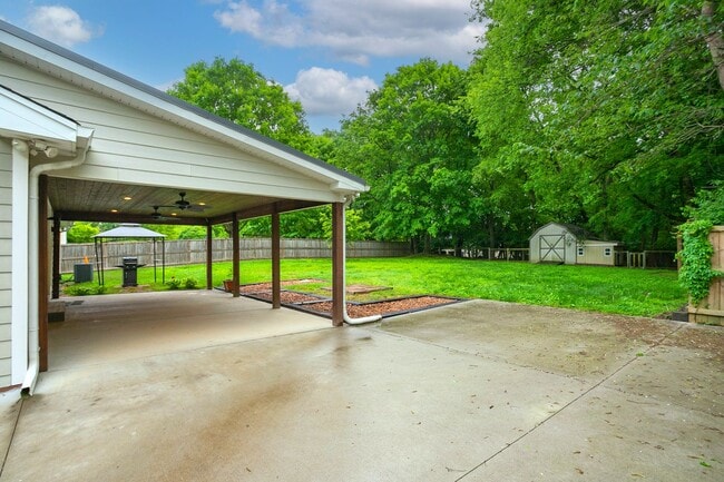 Building Photo - 1143 Bayview Dr