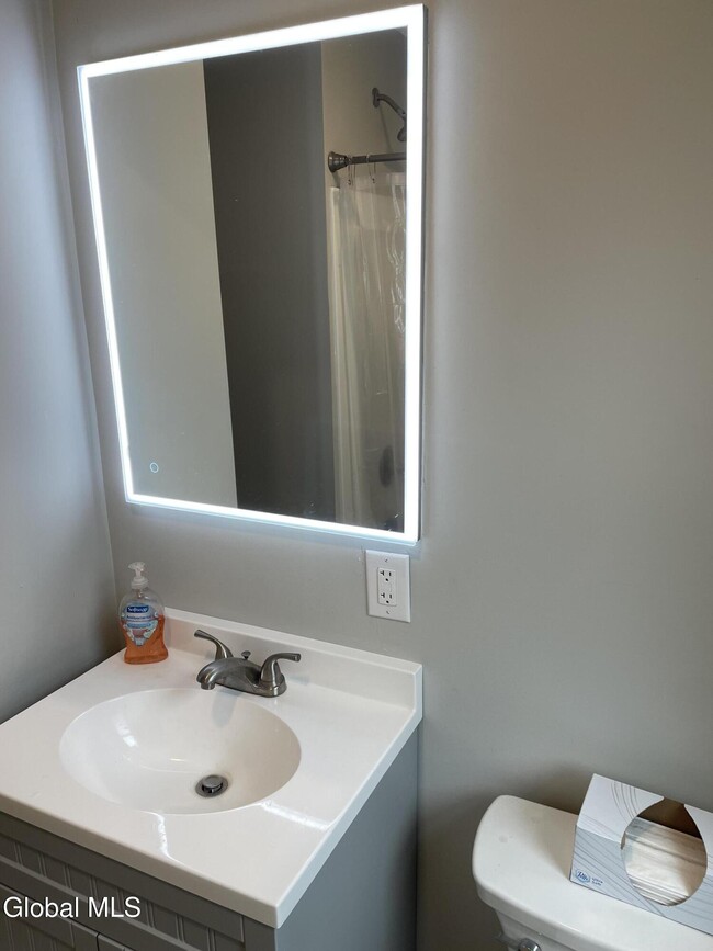 Building Photo - 13 Richards Dr