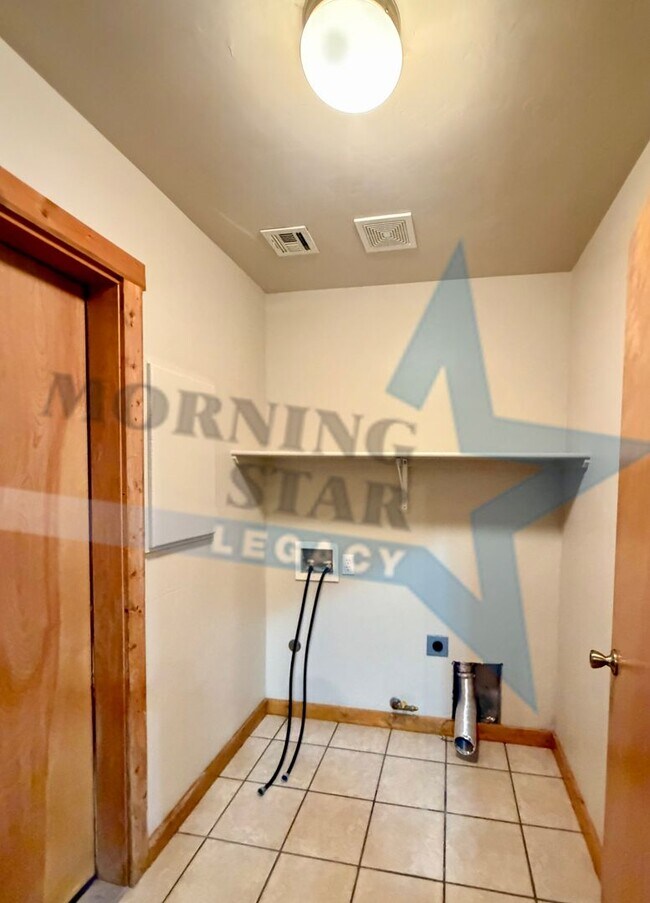 Building Photo - 3008 Escenico Ct