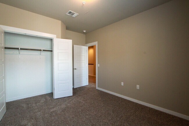 Building Photo - Beautiful 3 Bed / 2.5 Bath Home in Mueller