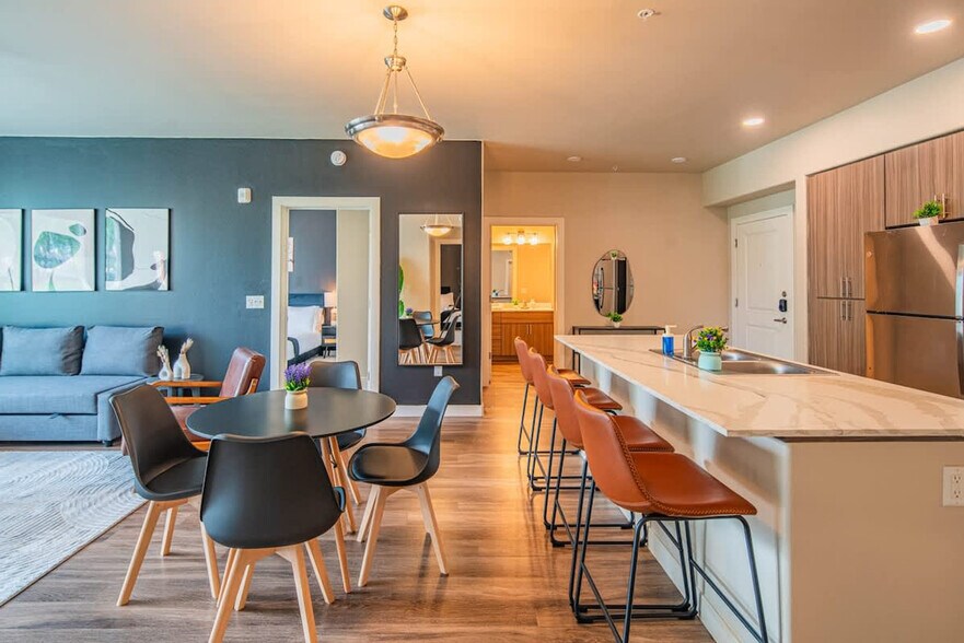 Building Photo - 1950 E Broadway Rd