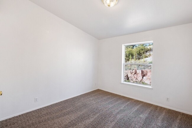 Building Photo - Wonderful Rural Home!