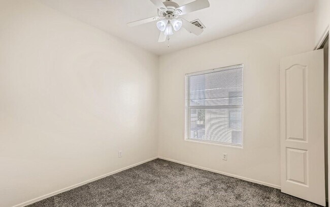 Building Photo - 3 bed 2.5 Bath Townhouse in Cave Creek