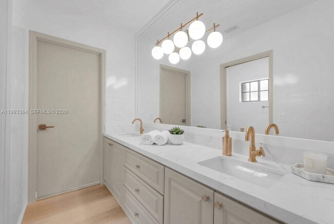 Building Photo - 456 SW 20th Rd