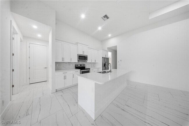 Building Photo - 1124 NE 35th Ln