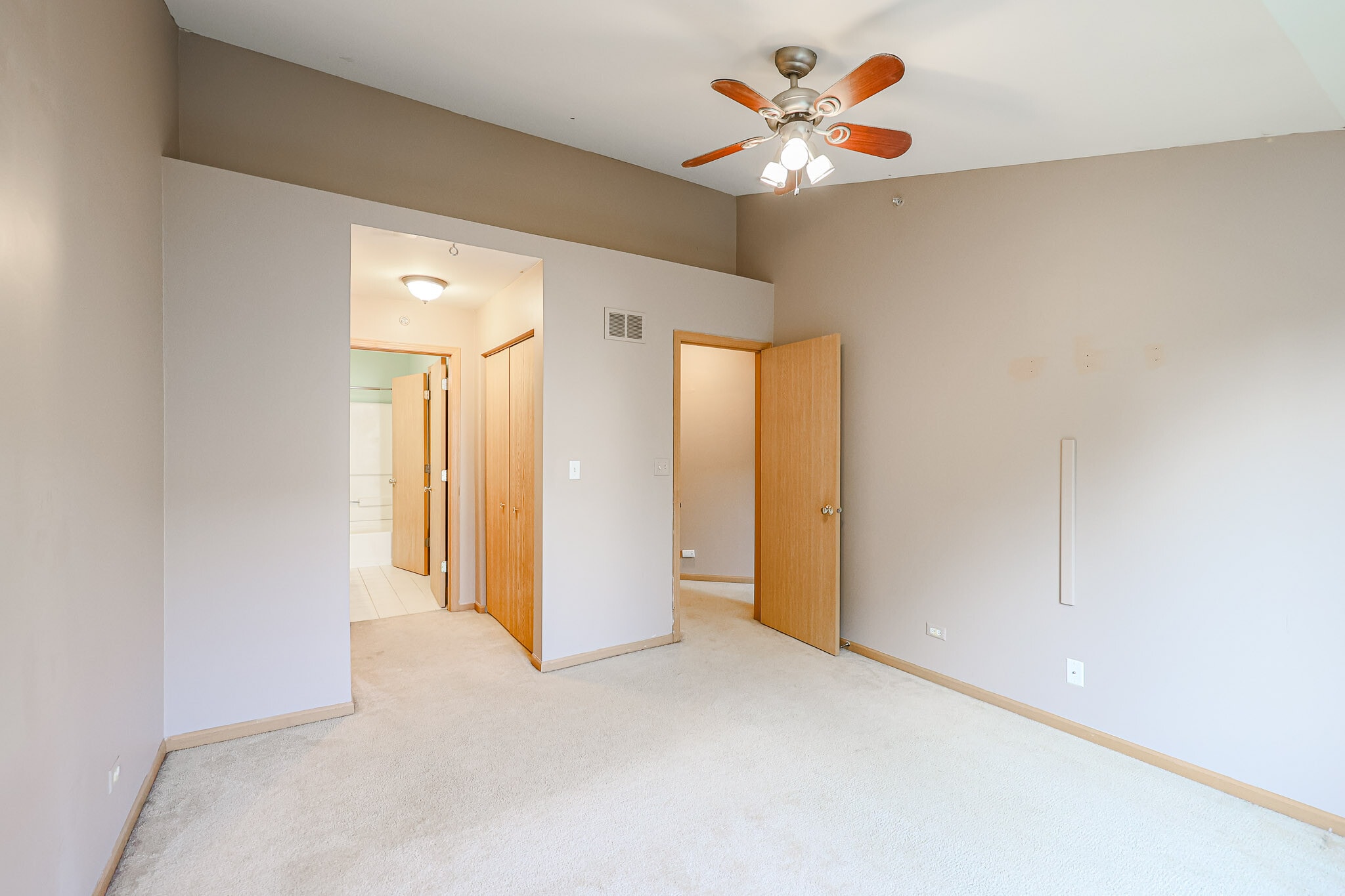 Building Photo - 607 Fox Ridge Dr