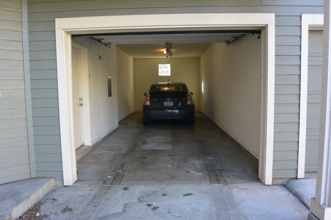 Building Photo - 1830 SE Cutter Ln