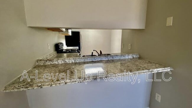 Building Photo - 375 E Thoroughbred St