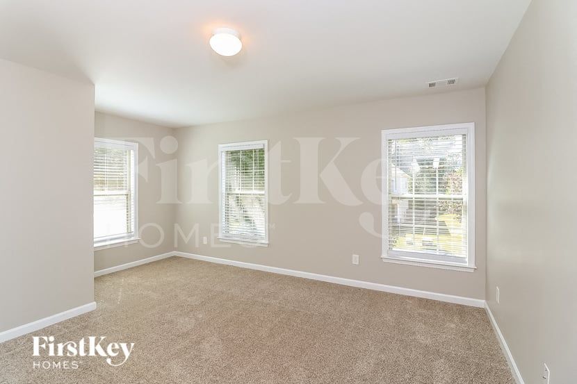 Building Photo - 193 Palisades Dr