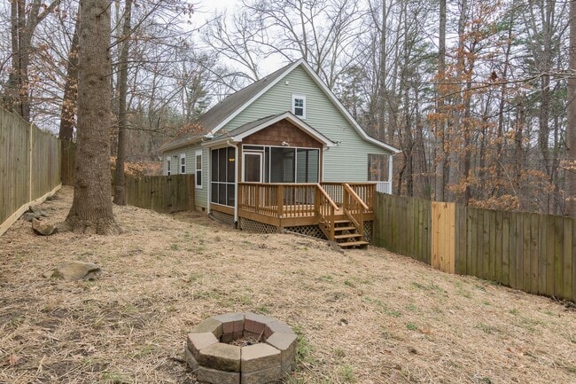 Building Photo - Central AVL - Beautiful 3/2 Cape Cod