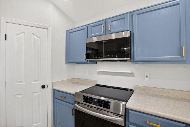 Building Photo - Gilbert Living with Private Pool