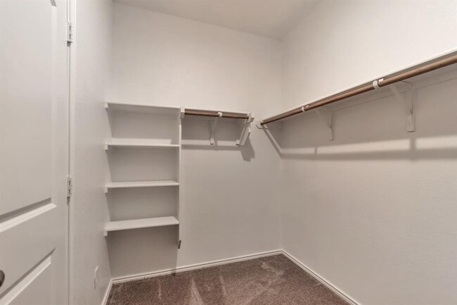 Building Photo - 137 Onna St