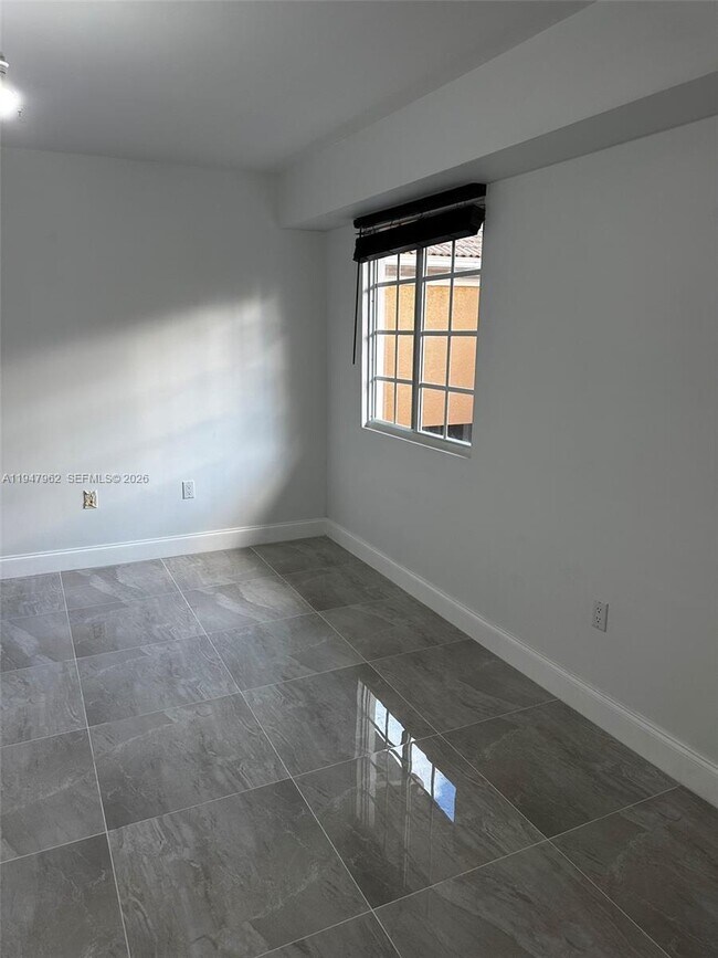 Building Photo - 2941 NE 185th St